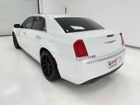 Used 2019 Chrysler 300 Limited image 38