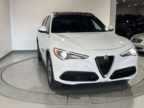 Used 2022 Alfa Romeo Stelvio Ti image 5