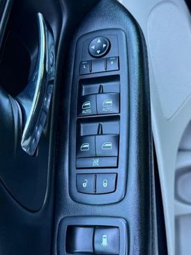 Used 2018 Dodge Grand Caravan SE w/ UConnect Hands-Free Group image 10