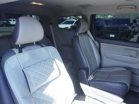 Used 2017 Kia Sedona LX w/ LX Essentials Premium Package image 23