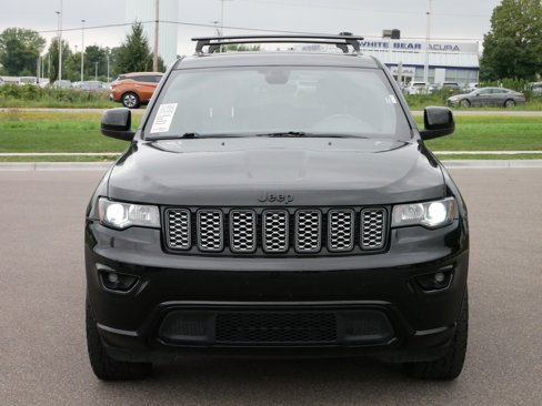 Used 2018 Jeep Grand Cherokee Altitude image 2