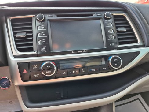 Used 2017 Toyota Highlander Limited Platinum image 26