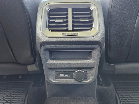 Used 2021 Volkswagen Tiguan SE w/ Panoramic Sunroof Package image 28