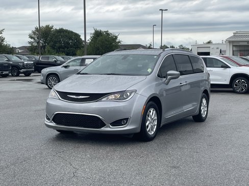Used 2020 Chrysler Pacifica Touring-L image 3