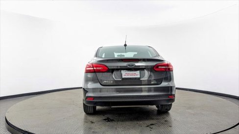 Used 2018 Ford Focus SE w/ SE Appearance Package image 6