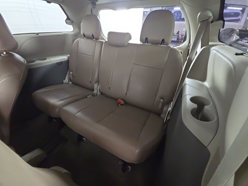 Used 2016 Toyota Sienna LE image 24