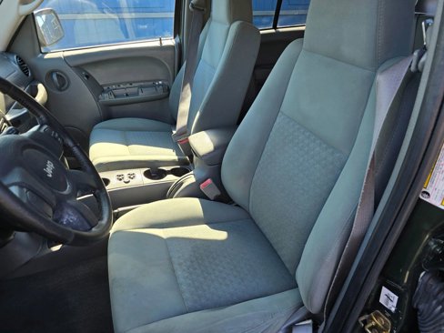 Used 2006 Jeep Liberty Sport image 19