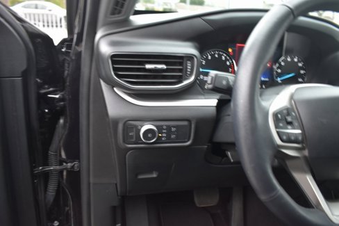 Used 2022 Ford Explorer XLT w/ Equipment Group 202A image 19