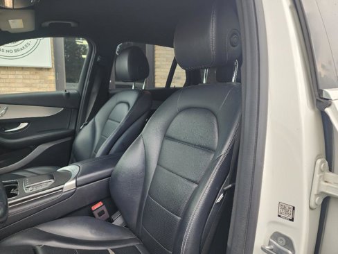 Used 2020 Mercedes-Benz GLC 300 image 13