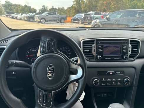 Used 2019 Kia Sportage LX image 11