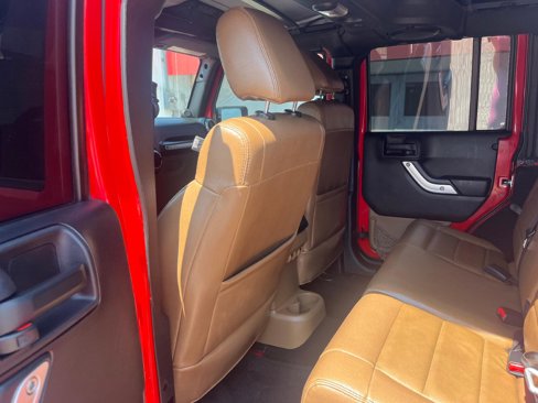 Used 2011 Jeep Wrangler Unlimited Rubicon w/ Connectivity Group image 25