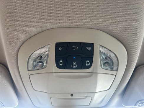 Certified 2018 Chrysler Pacifica Touring-L image 39