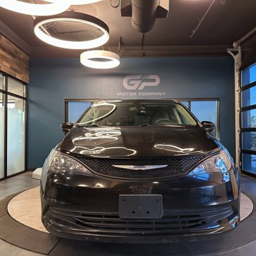 Used 2020 Chrysler Voyager L image 8