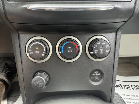 Used 2013 Nissan Rogue SV image 6