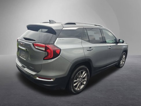 Used 2024 GMC Terrain SLT image 3
