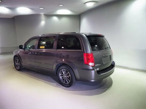 Used 2017 Dodge Grand Caravan SXT image 13