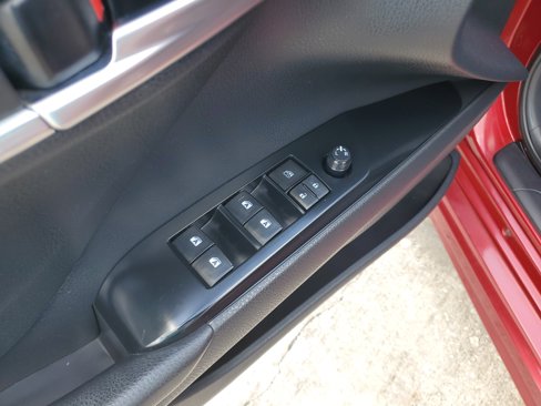 Used 2018 Toyota Camry SE image 11