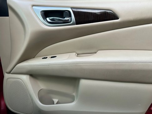 Used 2016 Nissan Pathfinder Platinum image 16