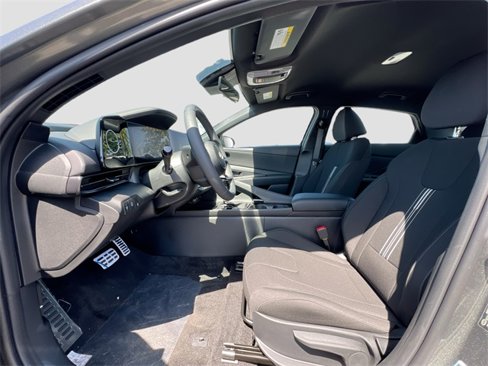 New 2025 Hyundai Elantra SEL image 20