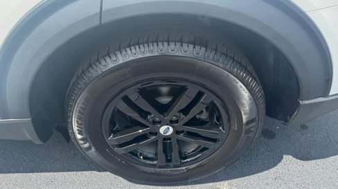 Certified 2022 Ford Explorer XLT w/ Equipment Group 202A image 16