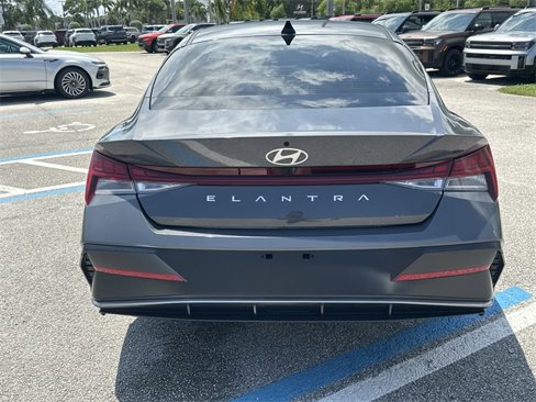 Certified 2025 Hyundai Elantra SEL image 7