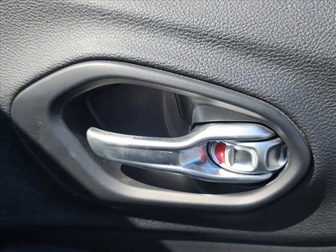 Used 2020 Jeep Cherokee Latitude image 23