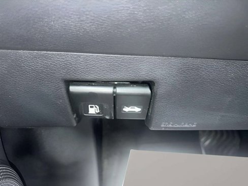 Used 2023 Nissan Kicks SR image 12