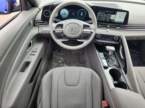 Used 2023 Hyundai Elantra SEL w/ Convenience Package image 11