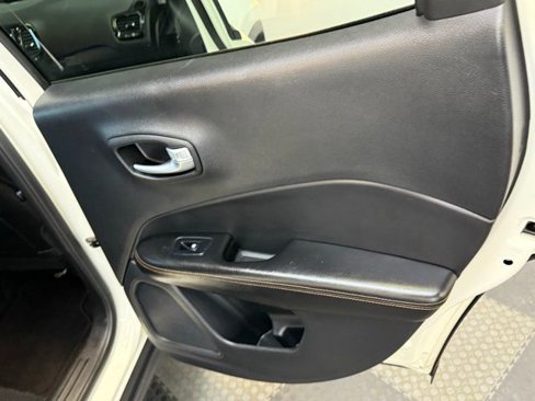 Used 2021 Jeep Compass Limited image 31