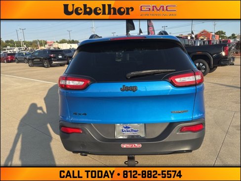 Used 2017 Jeep Cherokee Sport image 8