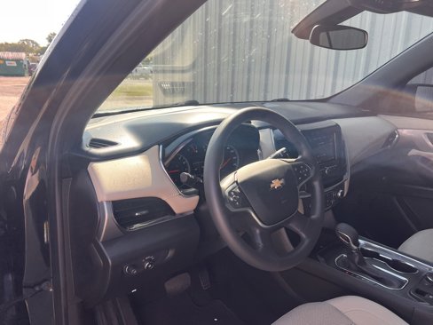 Used 2023 Chevrolet Traverse LS image 18