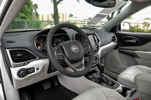 Used 2021 Jeep Cherokee Limited image 26