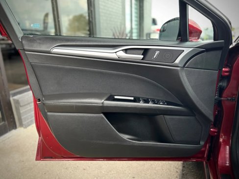 Used 2014 Ford Fusion SE image 7