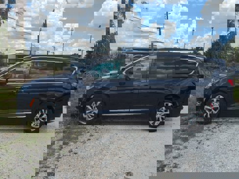 Used 2017 Chrysler Pacifica Touring-L image 8