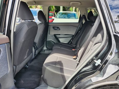 Used 2023 Nissan Rogue S image 7