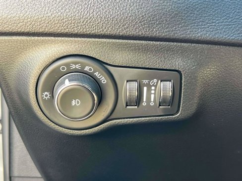 Certified 2021 Jeep Compass Limited image 19