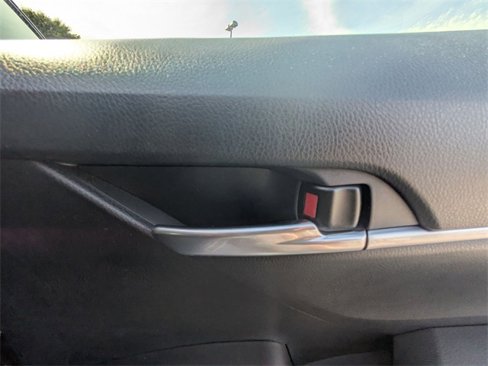 Used 2023 Toyota Camry SE image 28