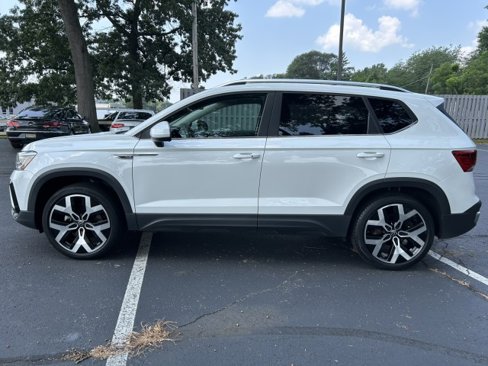Used 2022 Volkswagen Taos SEL image 4