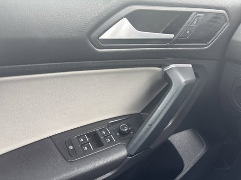 Used 2019 Volkswagen Tiguan SE image 26