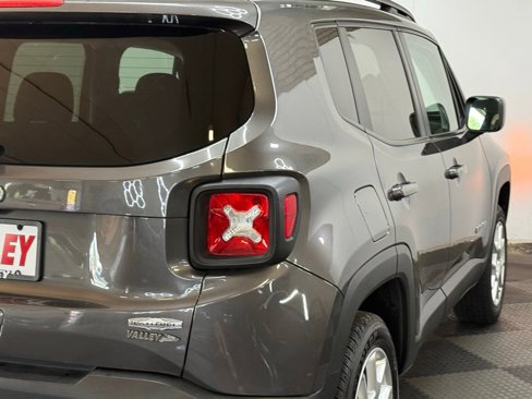 Used 2020 Jeep Renegade Latitude w/ Cold Weather Group image 9