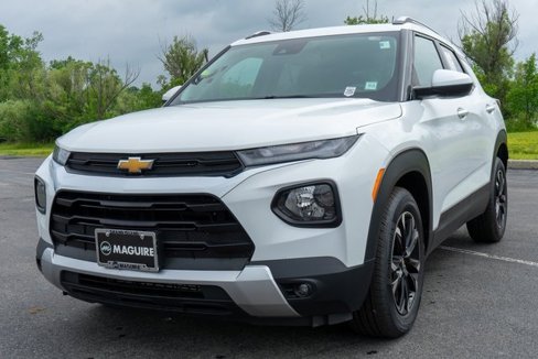 Used 2023 Chevrolet TrailBlazer LT image 2