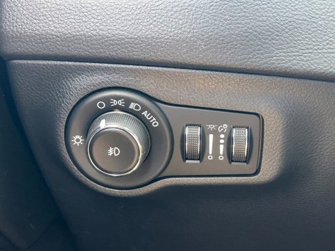 Used 2021 Jeep Compass Latitude image 33