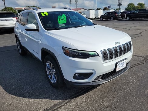 Used 2019 Jeep Cherokee Latitude Plus w/ Cold Weather Group image 2
