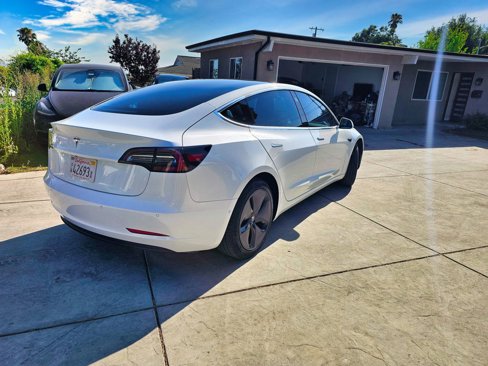Used 2018 Tesla Model 3 Long Range image 4