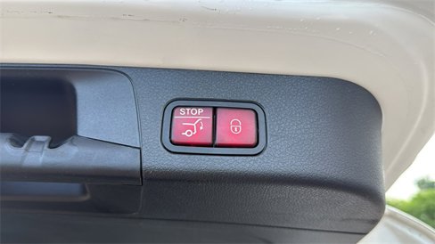 Certified 2025 Mercedes-Benz GLB 250 4MATIC image 23