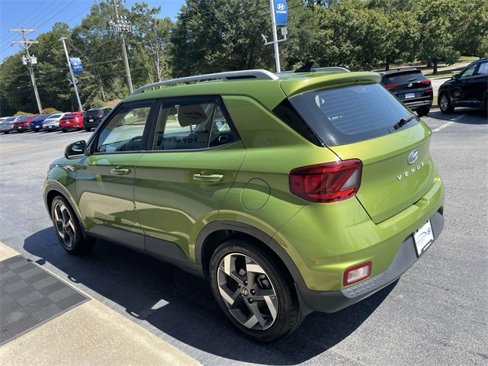 Used 2022 Hyundai Venue SEL image 4
