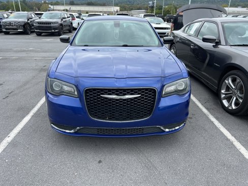 Used 2018 Chrysler 300 Touring w/ Sport Appearance Package image 2
