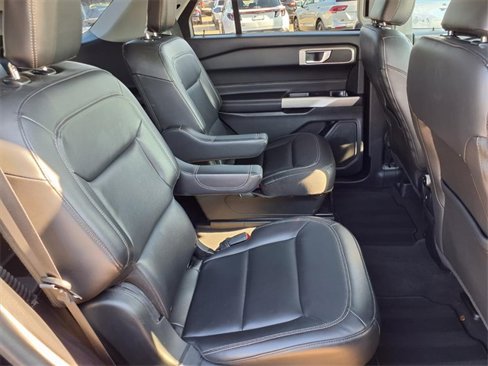 Used 2022 Ford Explorer XLT w/ Equipment Group 202A image 21