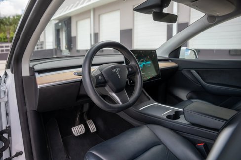 Used 2022 Tesla Model Y Performance image 9