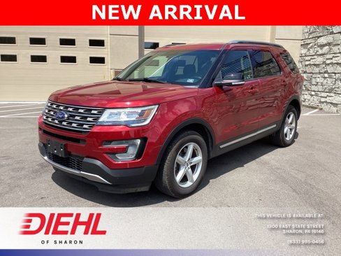 Used 2017 Ford Explorer XLT image 3